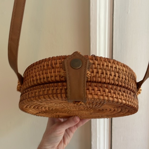 Round Woven Rattan Crossbody Bag - Picture 2 of 3